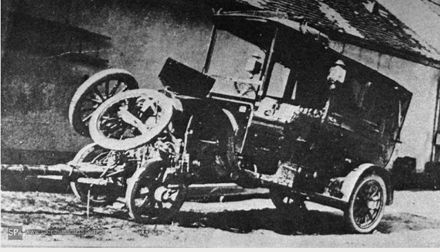 O primeiro acidente automobilístico foi causado por um célebre personagem da nossa cultura